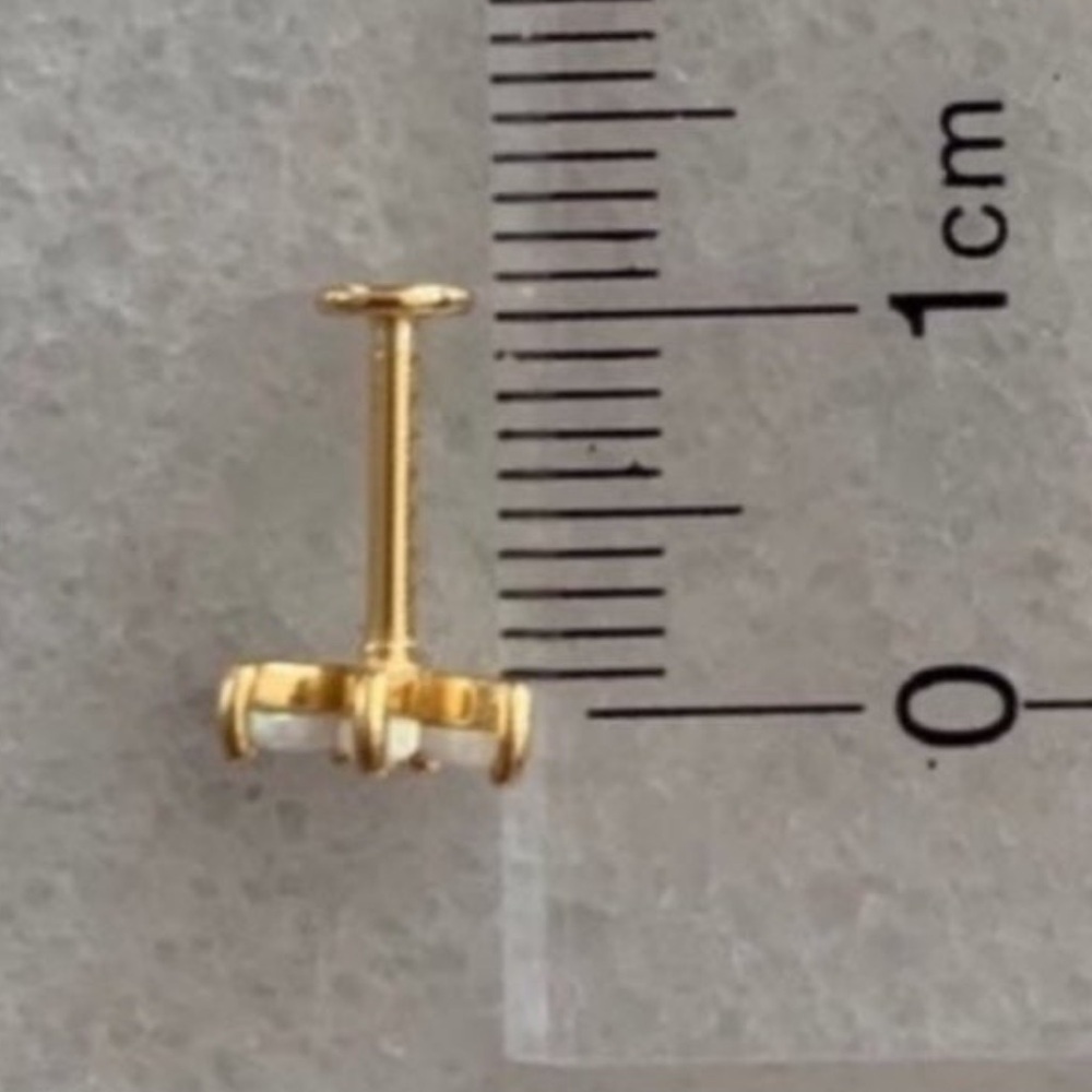 New Drop! Gold Opal Crystal Iridescent Leaf Crown Cartilage Earring
Brand New - Picture 2 of 4